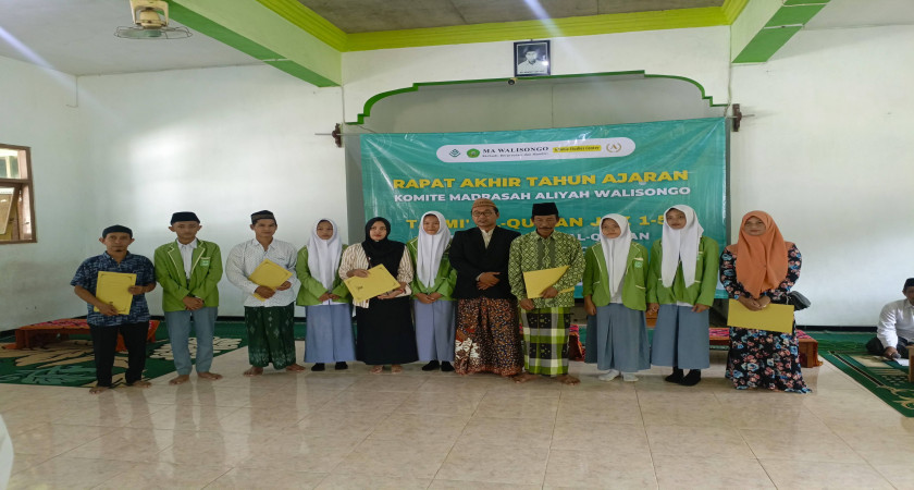 Penyerahan Beasiswa Siswa Berprestasi & Penghapal Al-Qur’an di MA Walisongo Pecangaan